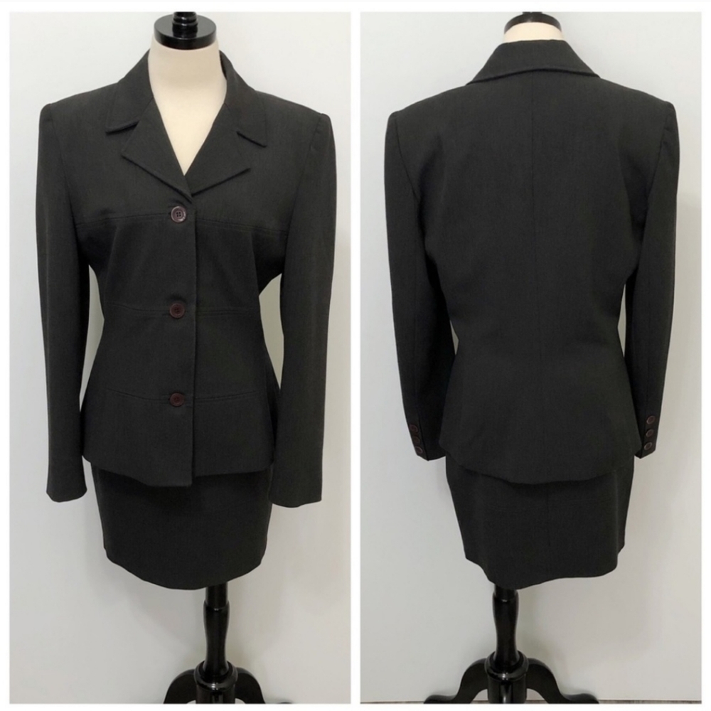 Vertigo Paris Pour la Ville Grey Skirt Suit